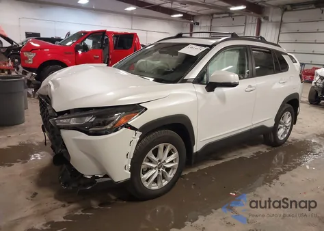 2024 Toyota Corolla Cross Le z USA, uszkodzony, nr VIN 7MUBAABG9RV085796